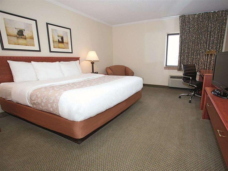 La Quinta Inn By Wyndham Milwaukee West Brookfield Esterno foto