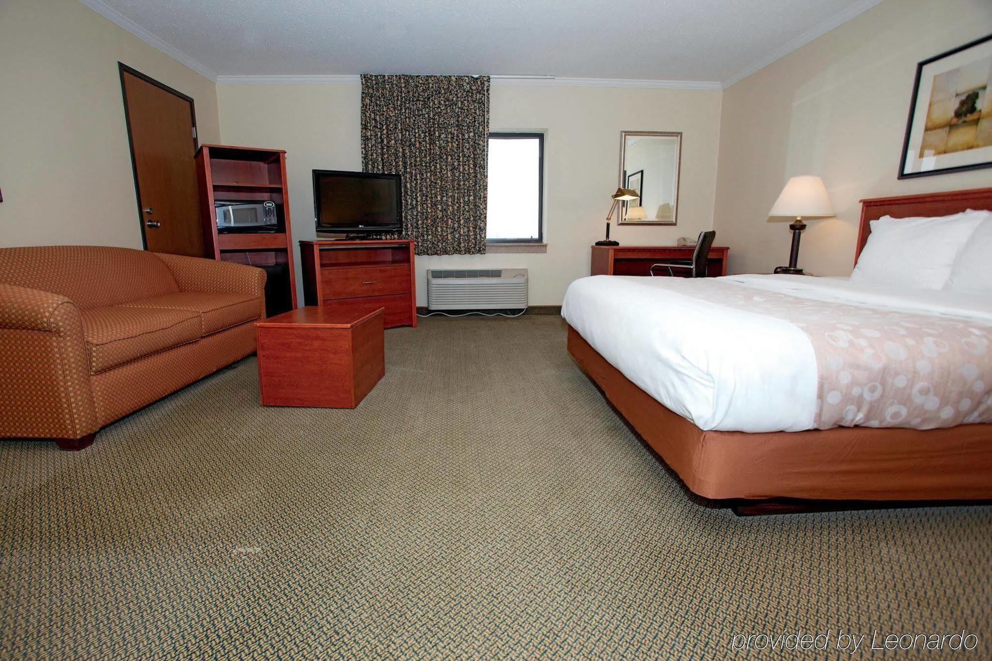 La Quinta Inn By Wyndham Milwaukee West Brookfield Esterno foto