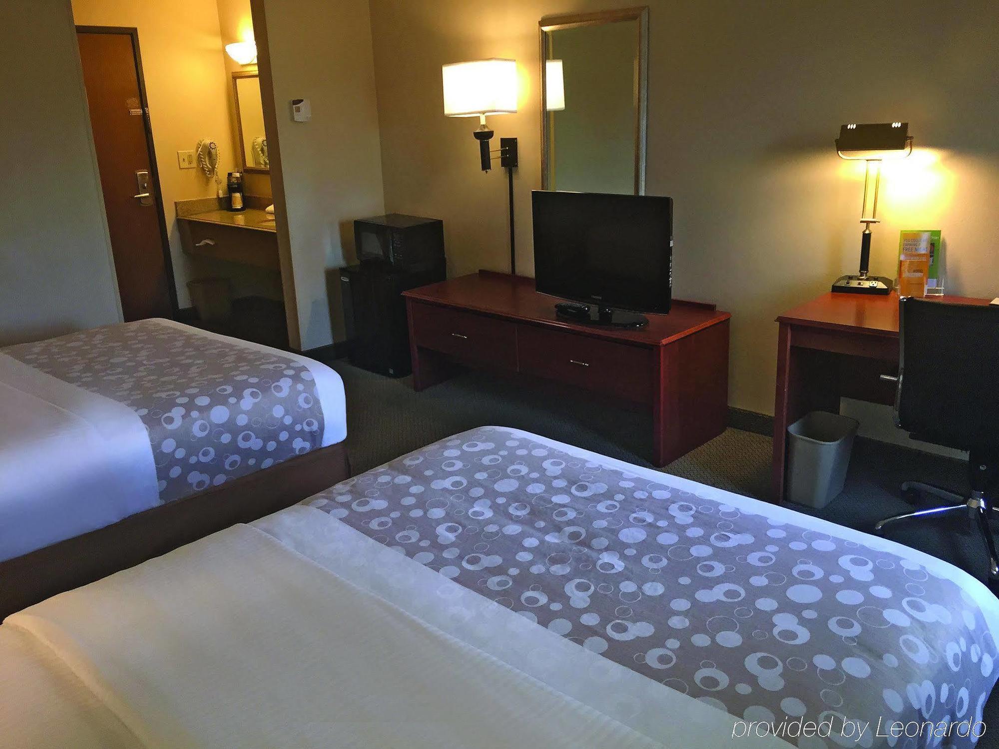 La Quinta Inn By Wyndham Milwaukee West Brookfield Esterno foto