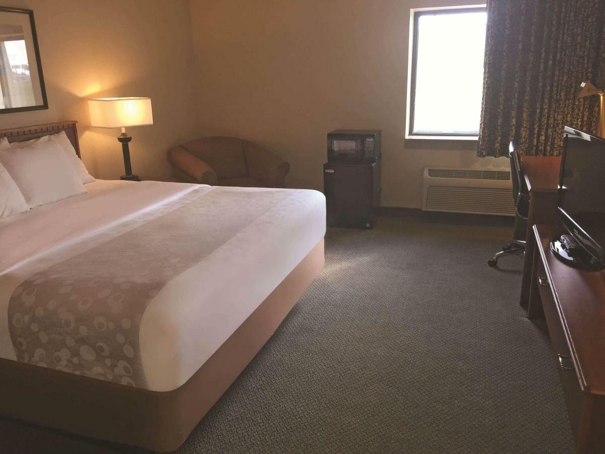 La Quinta Inn By Wyndham Milwaukee West Brookfield Esterno foto