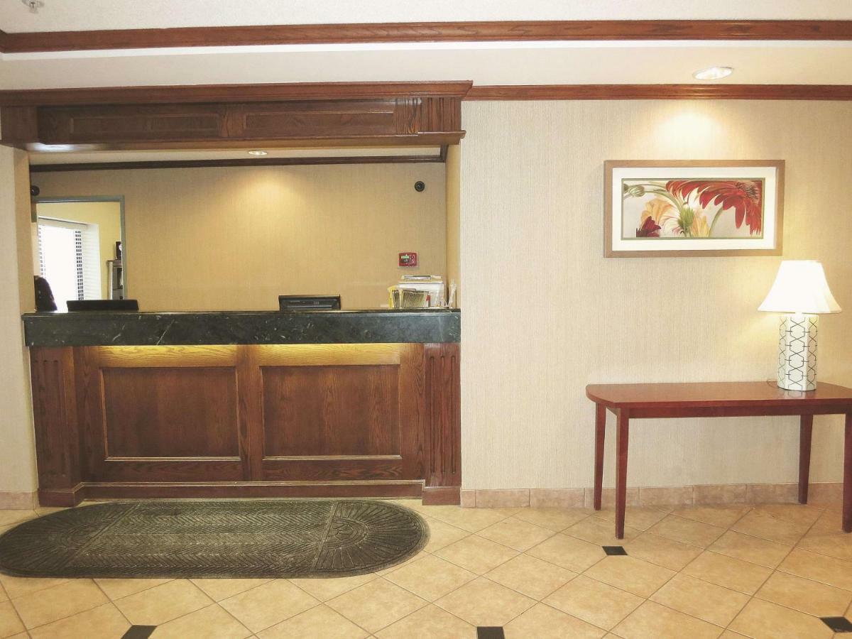 La Quinta Inn By Wyndham Milwaukee West Brookfield Esterno foto