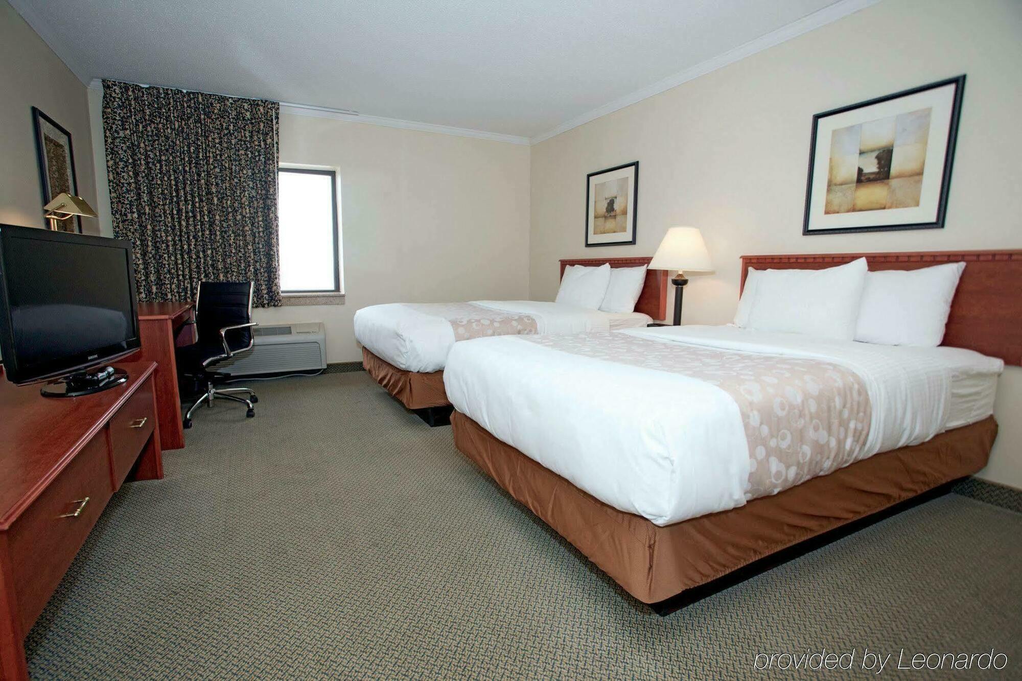 La Quinta Inn By Wyndham Milwaukee West Brookfield Esterno foto